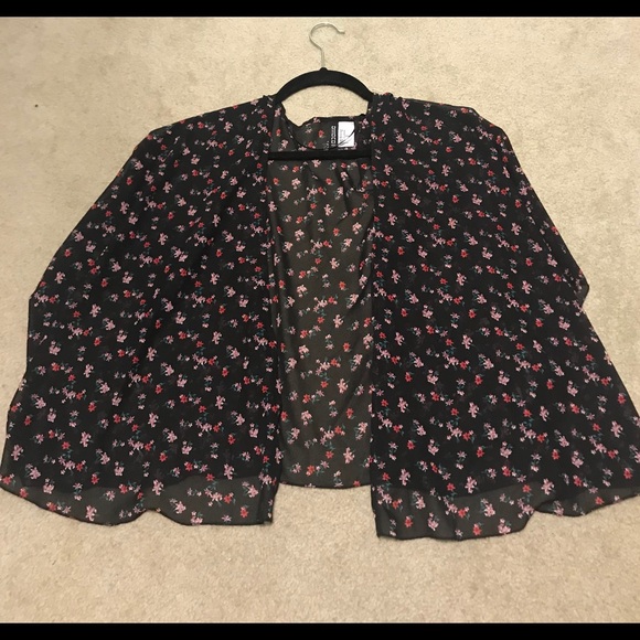 Cropped Floral Kimono - Picture 3 of 3